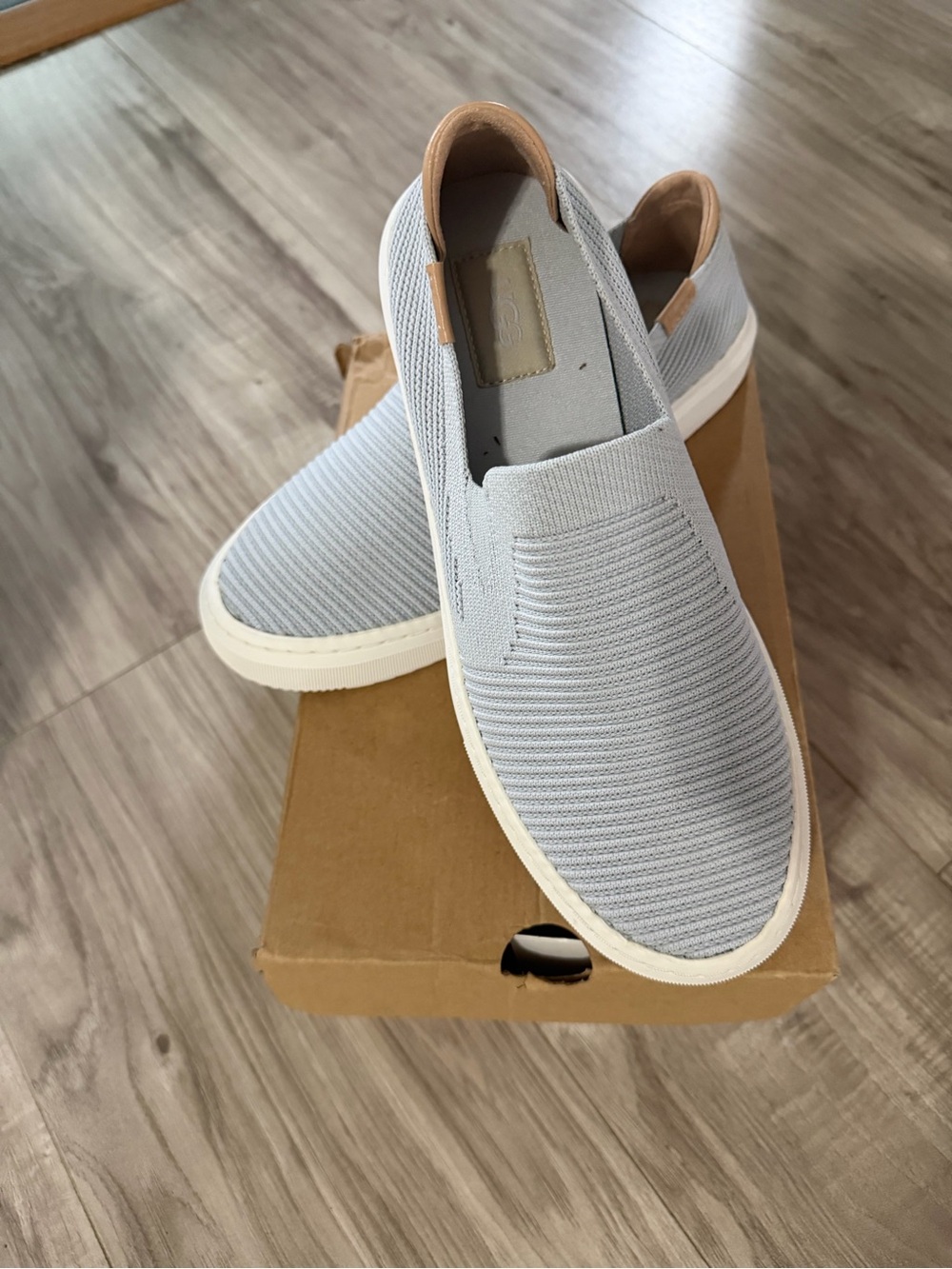UGG Alameda Sammy Knit Slip on - Light Gray